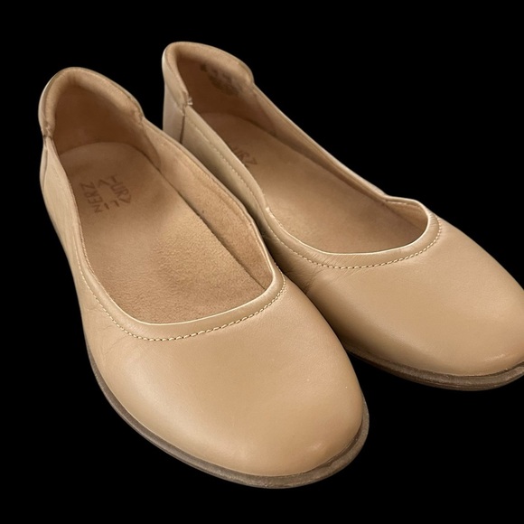 Naturalizer size 8W Wide Vivienne Leather Flats Comfort Shoes Crème Brûlée Work - Picture 1 of 6